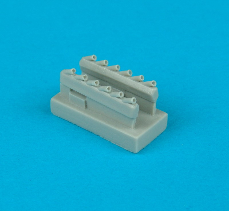 QB72031 P-51D Mustang exhaust with shroud 1/72