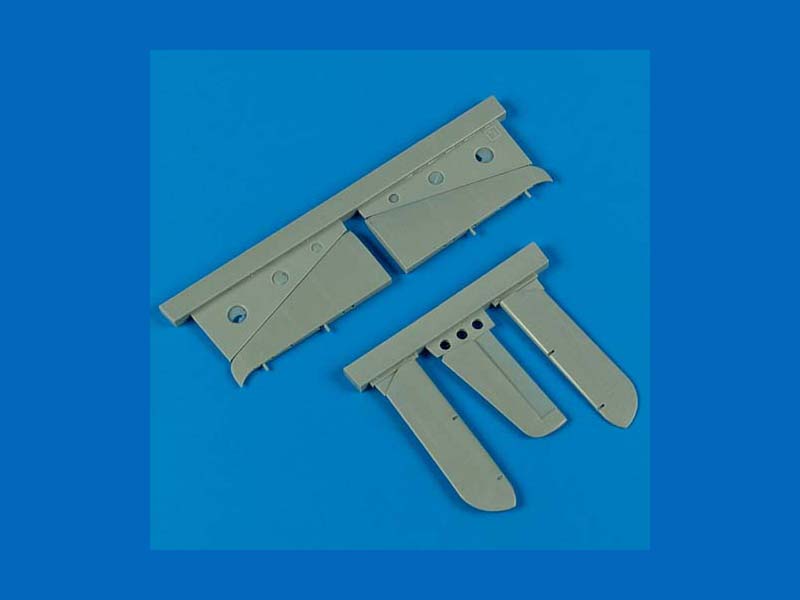 QB72346 F6F Hellcat separated tail planes 1/72