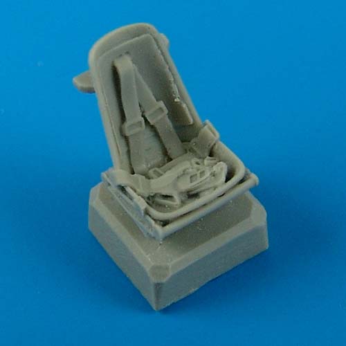 QB72401 Bf 109E seat with safety belts 1/72